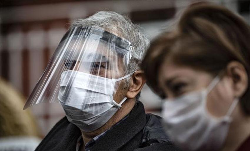 Corona virüsten hayatını kaybeden Prof. Dr. Öz için Cerrahpaşa'da 1 dakikalık saygı duruşu