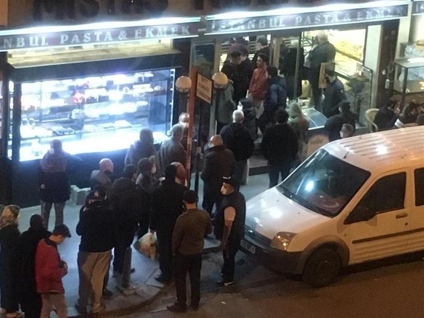 Sokağa çıkma yasağı sonrası vatandaşlar market ve fırınlara akın etti