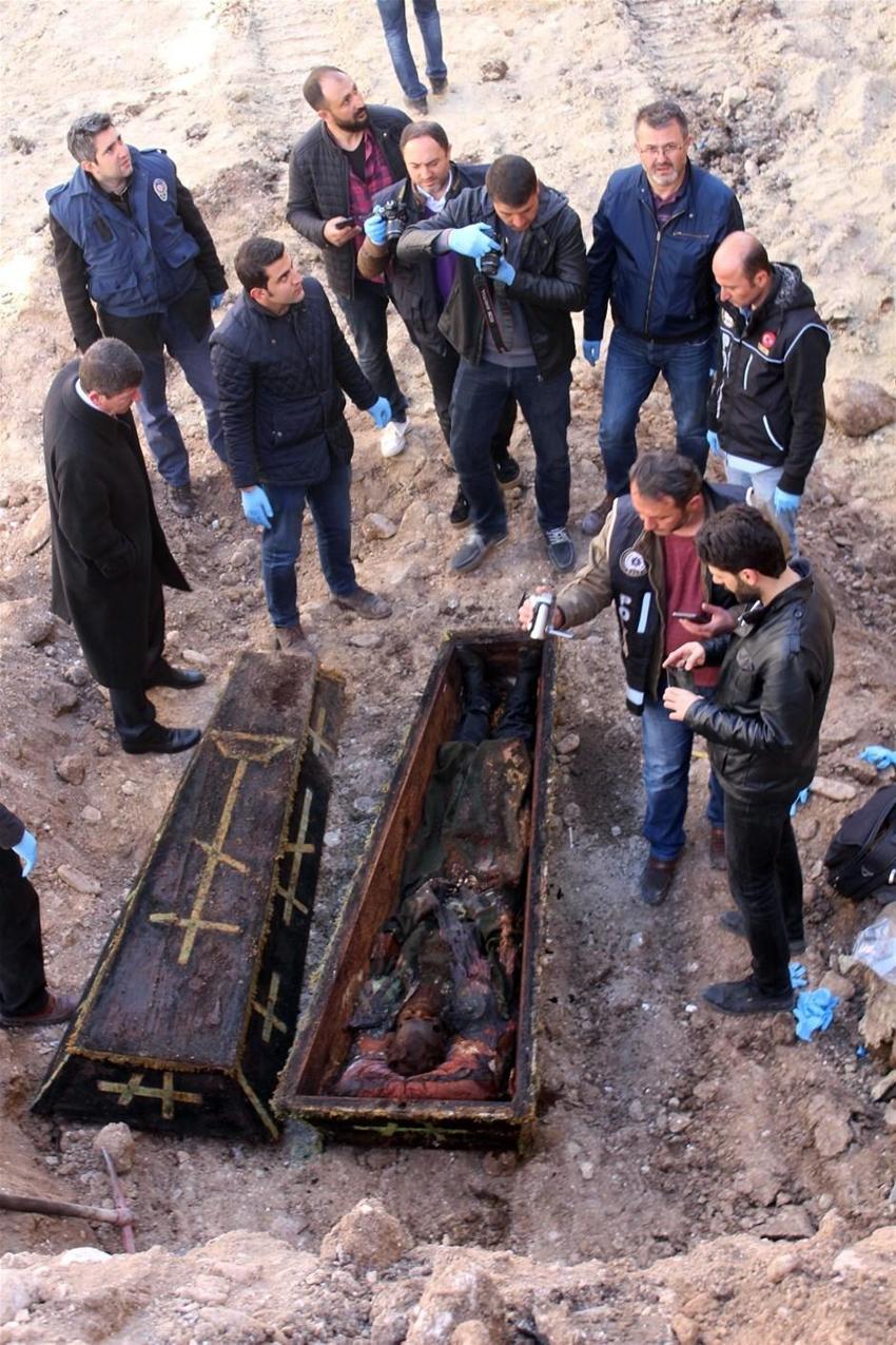 İnşaat kazısında Rus komutana ait mezar çıktı