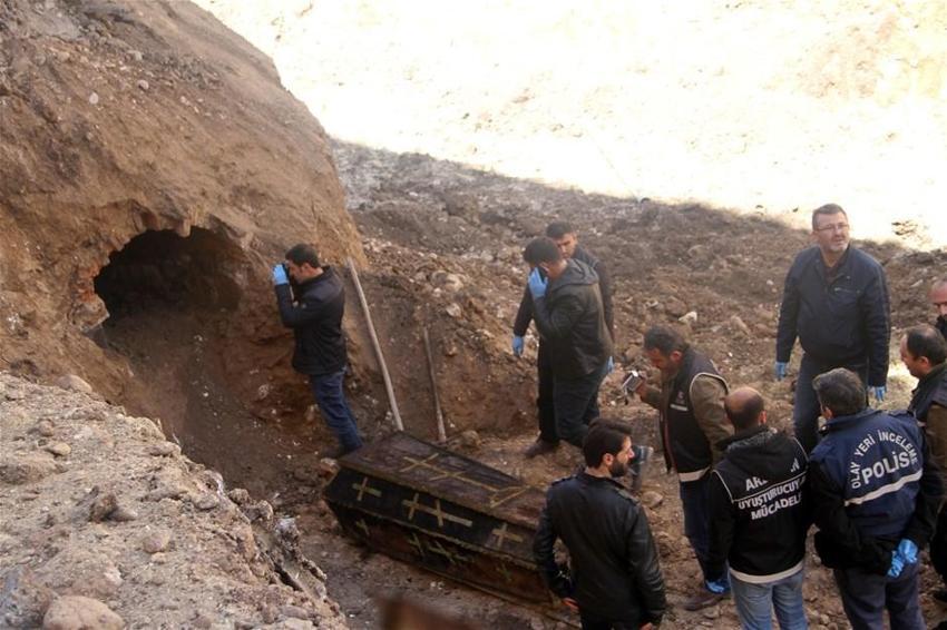 İnşaat kazısında Rus komutana ait mezar çıktı