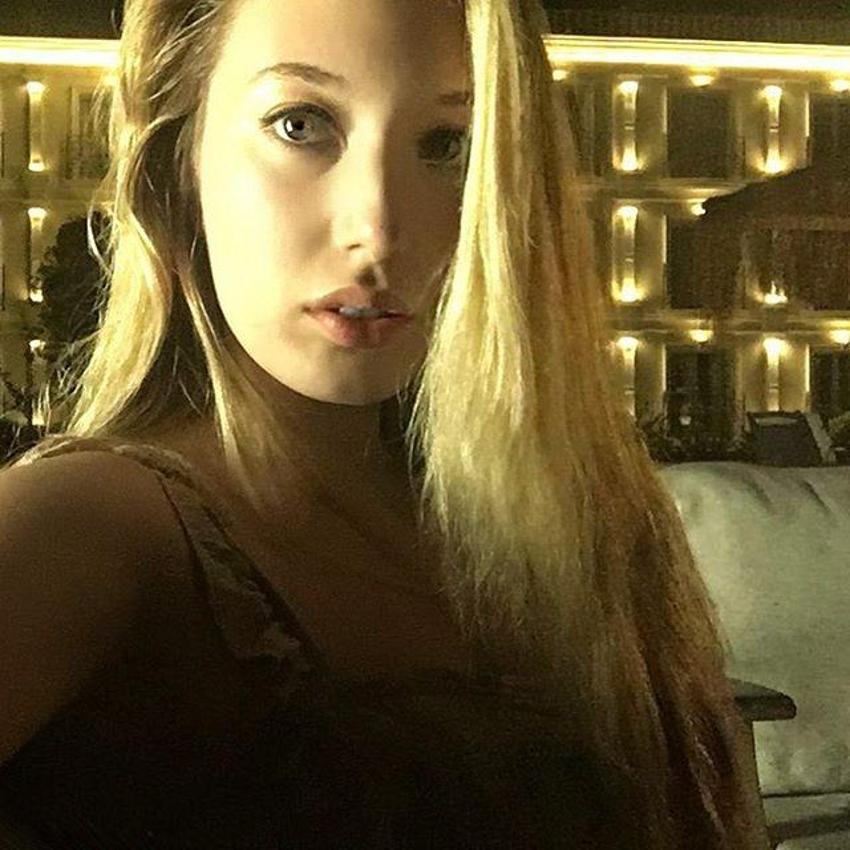 Yasmin Erbil tatilde ateşli pozlar verdi