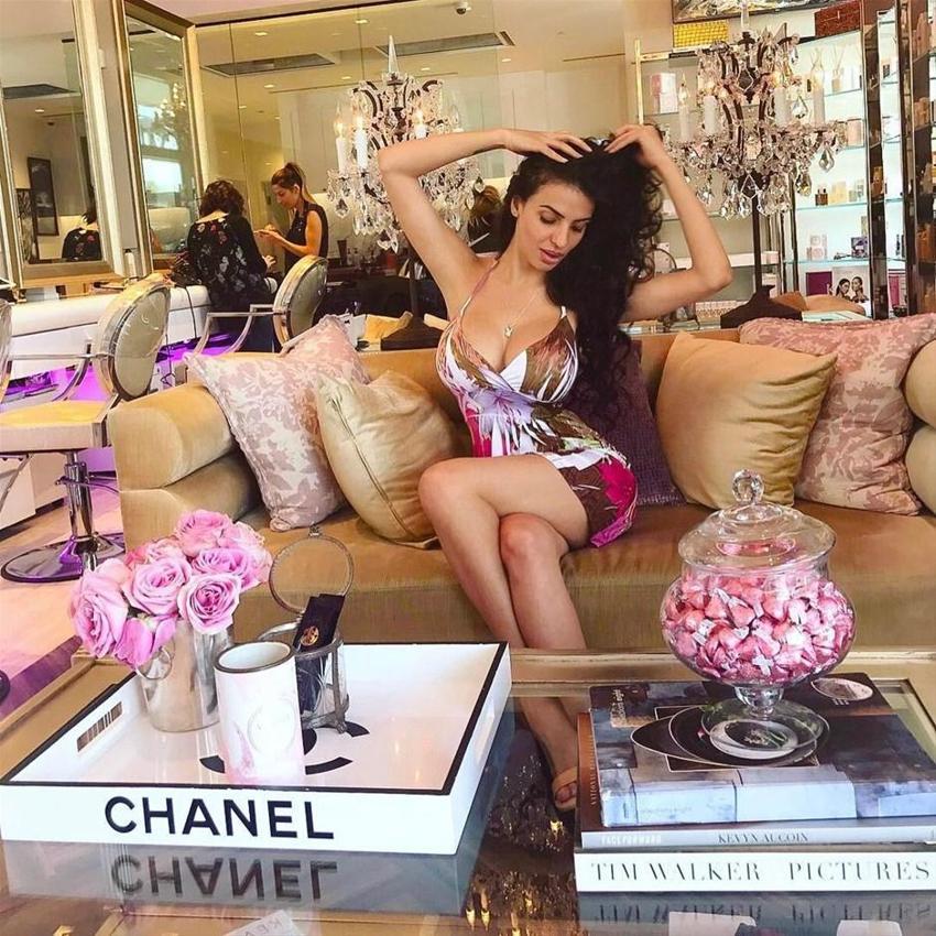 Türk Playboy kızı Elif Çelik gözaltına alındı!