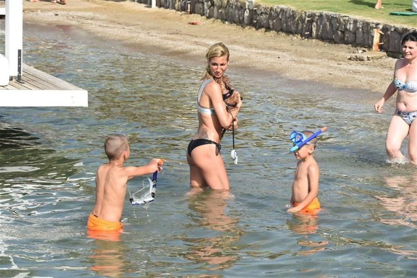Kim der iki çocuk annesi!
