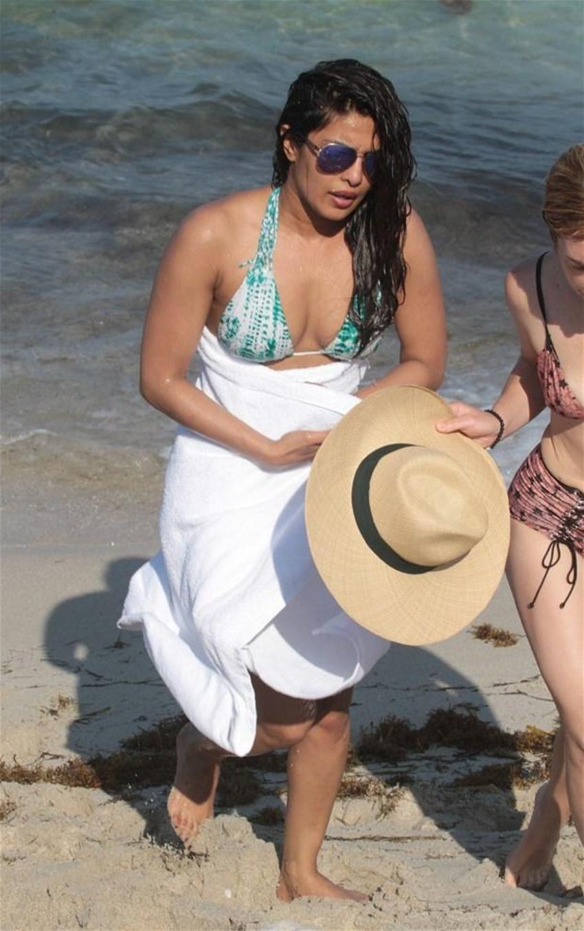 Priyanka Chopra böyle yakalandı!