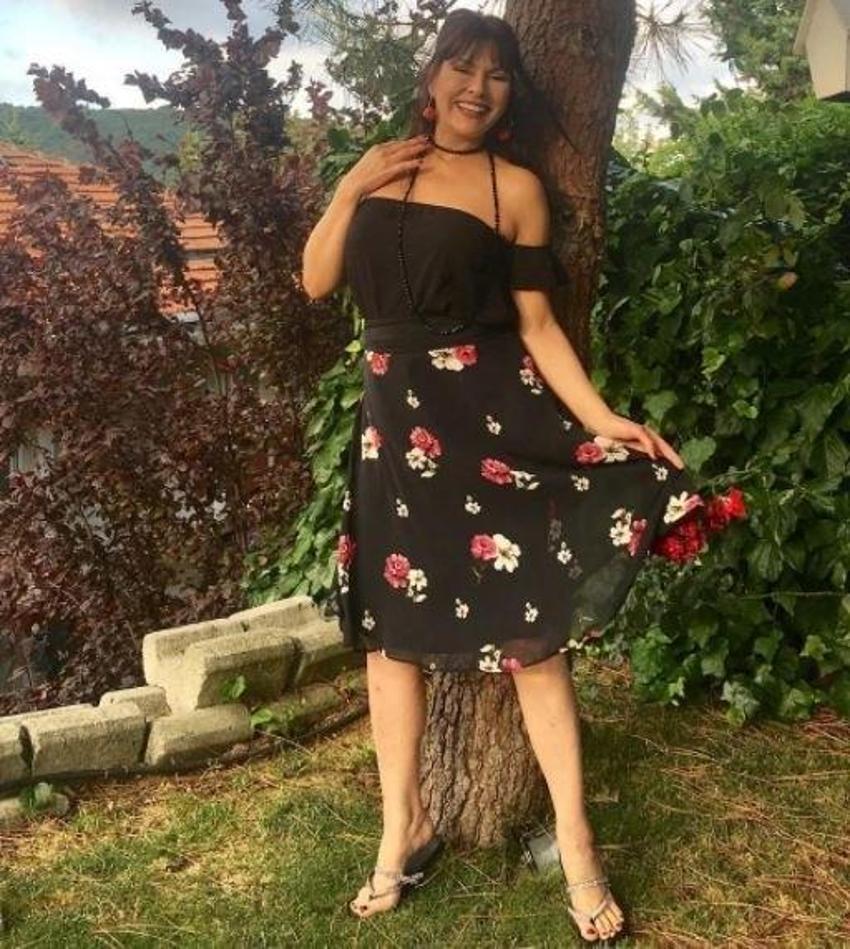 Aydan Şener bikiniyle poz verdi