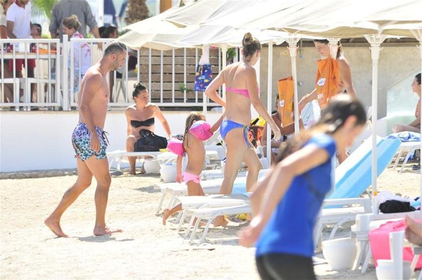 Öpmeye doyamadı