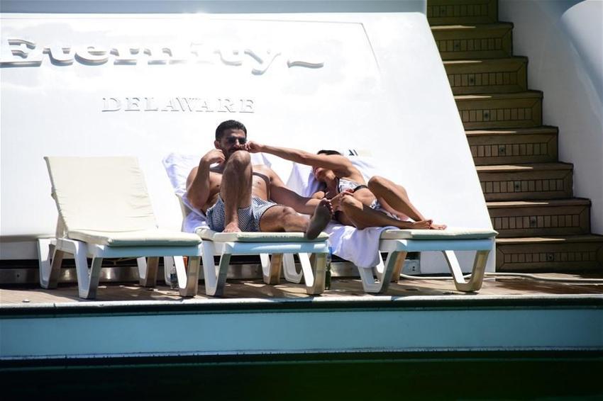Ebru Şallı yeni sevgilisiyle görüntülendi
