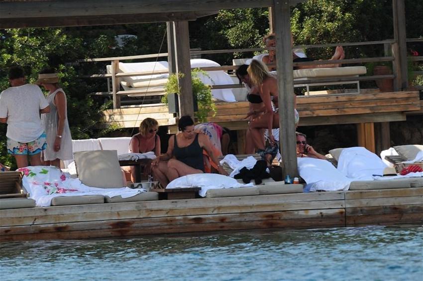 Hande Ataizi mankenlere taş çıkardı