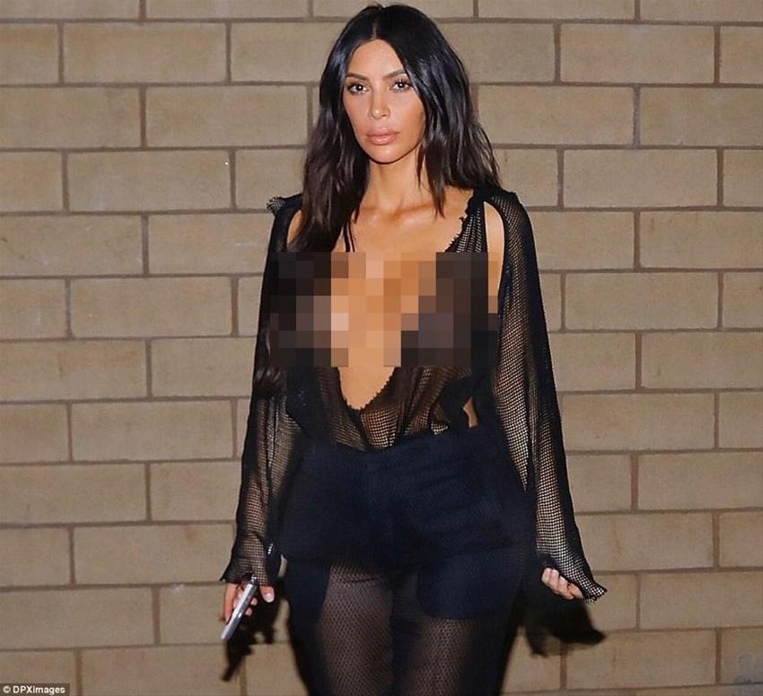 Kim Kardashian nasıl gündem olacağını iyi biliyor!