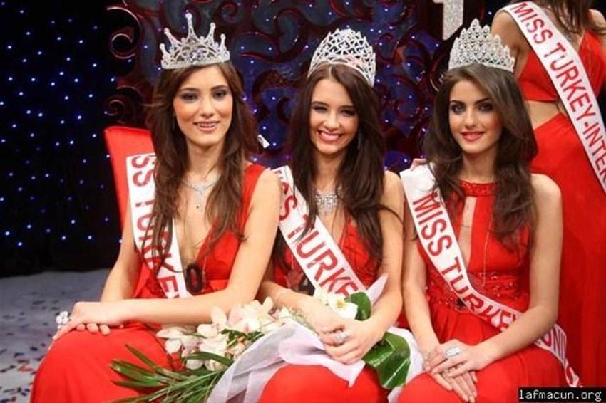 Leyla Lydia Tuğutlu'dan bikinili pozlar!