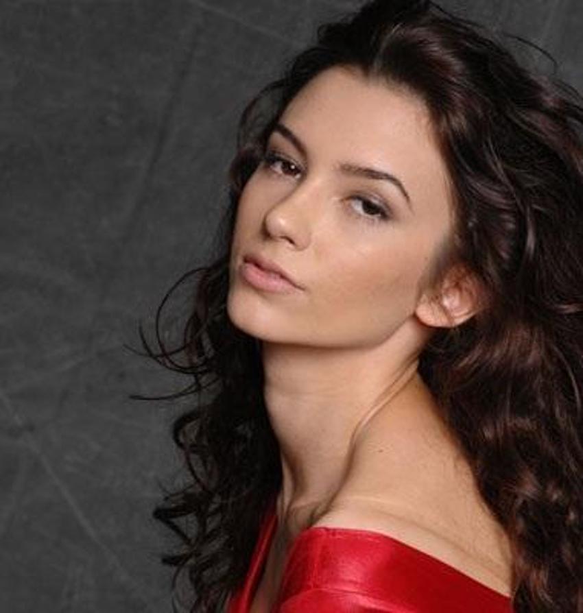 Leyla Lydia Tuğutlu'dan bikinili pozlar!