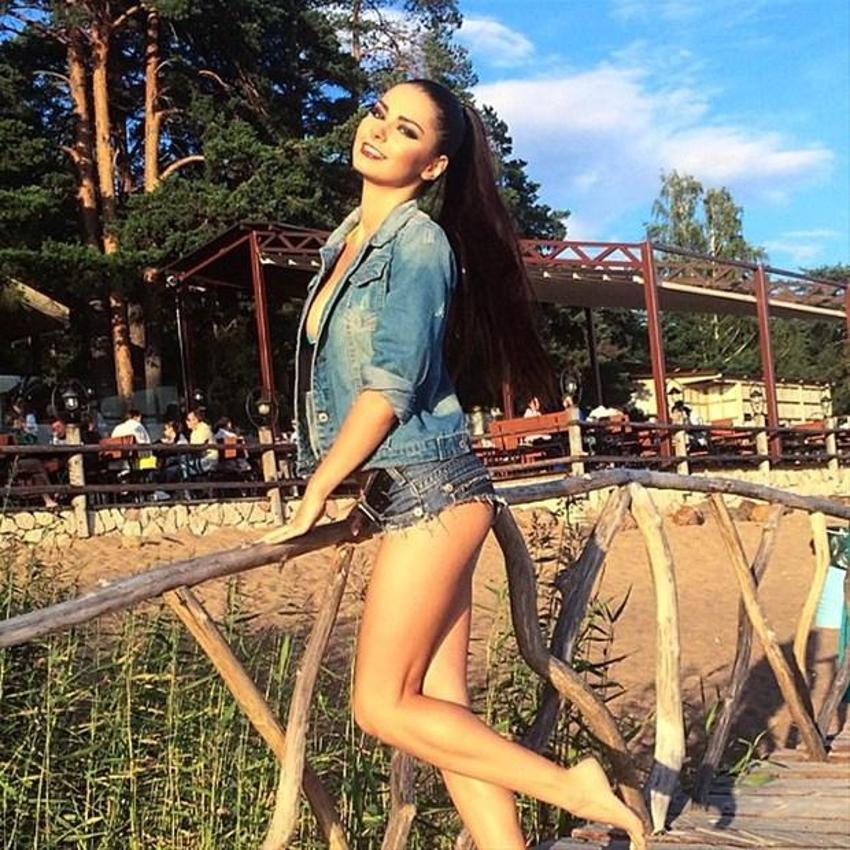 Helga Lovekaty bikiniyle Darth Vader’a aşkını ilan etti