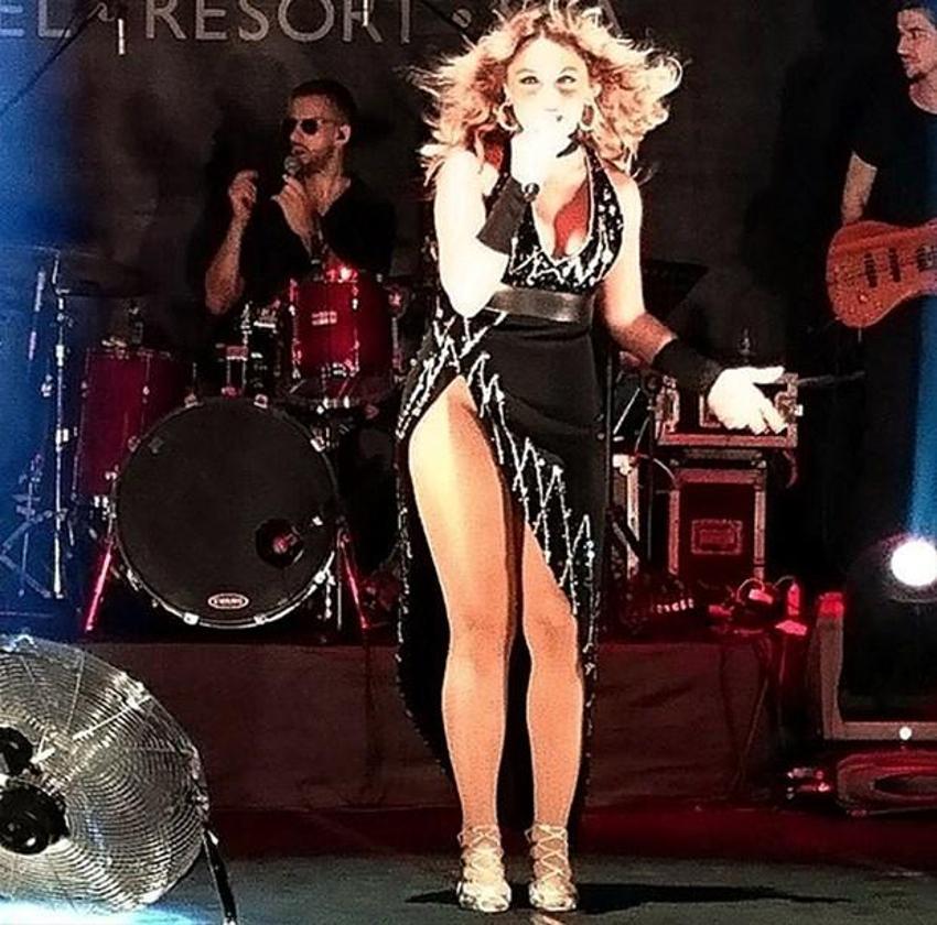 Hadise'den inanılmaz pozlar!