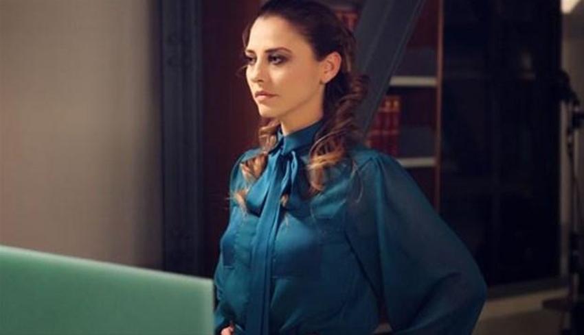 Ece Uslu'dan bikinili paylaşımlarına büyük ilgi!