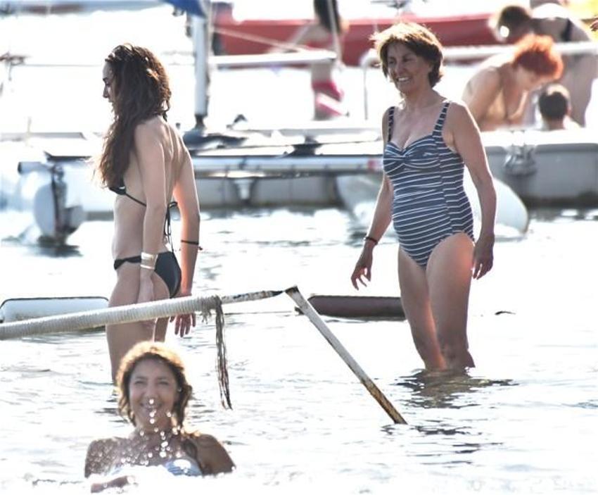 Birce Akalay dayanamadı...