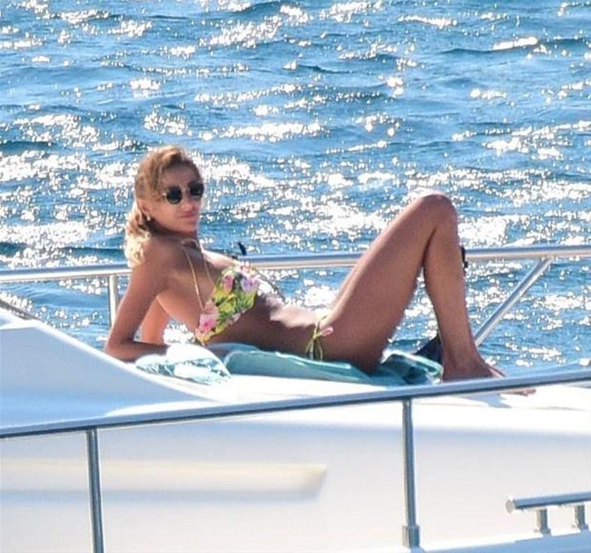 Özge Ulusoy'un keyfi yerinde!