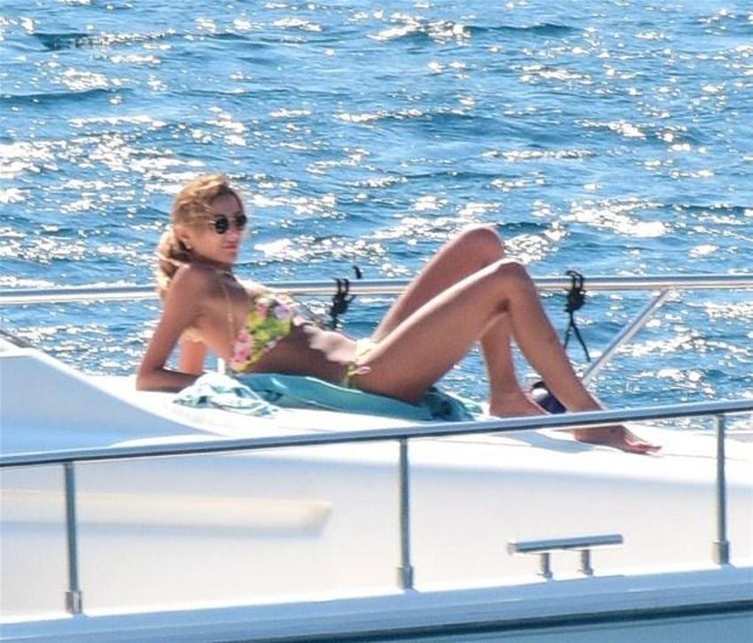 Özge Ulusoy'un keyfi yerinde!
