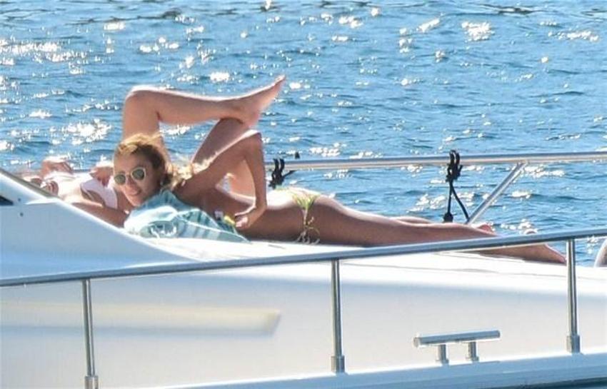 Özge Ulusoy'un keyfi yerinde!