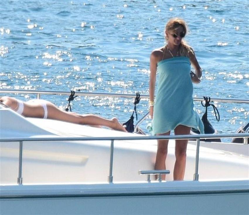 Özge Ulusoy'un keyfi yerinde!