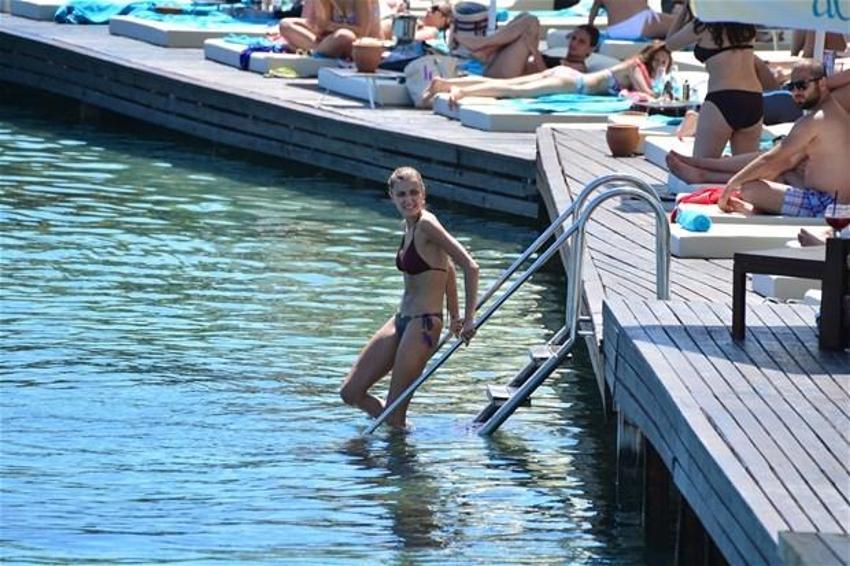 Özge Ulusoy'un keyfi yerinde!