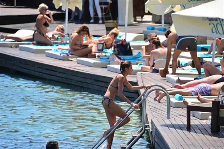 Özge Ulusoy'un keyfi yerinde!