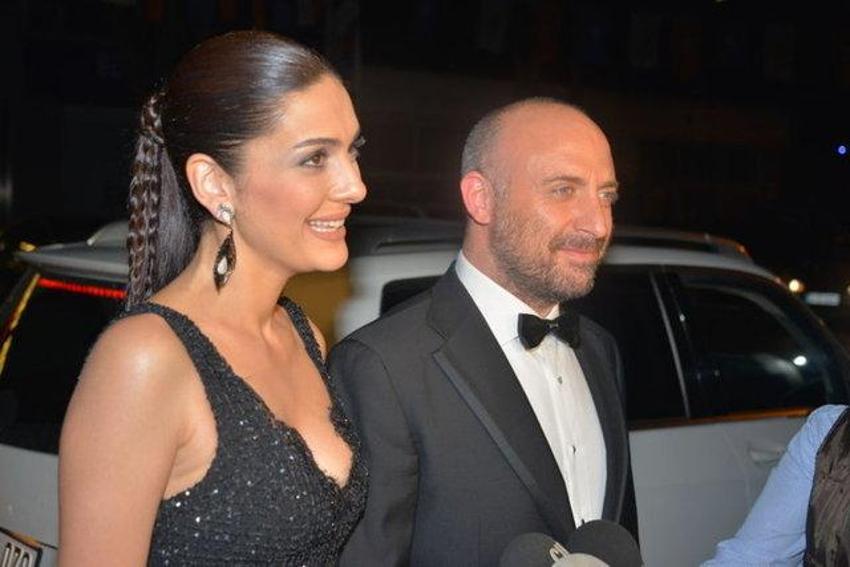 Bergüzar Korel bikinili yakalandı!