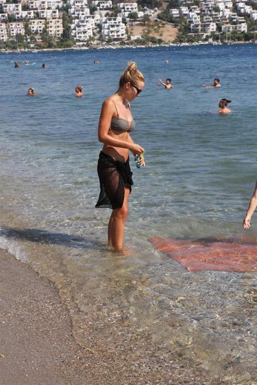 Gamze Özçelik kendini dine adadı!
