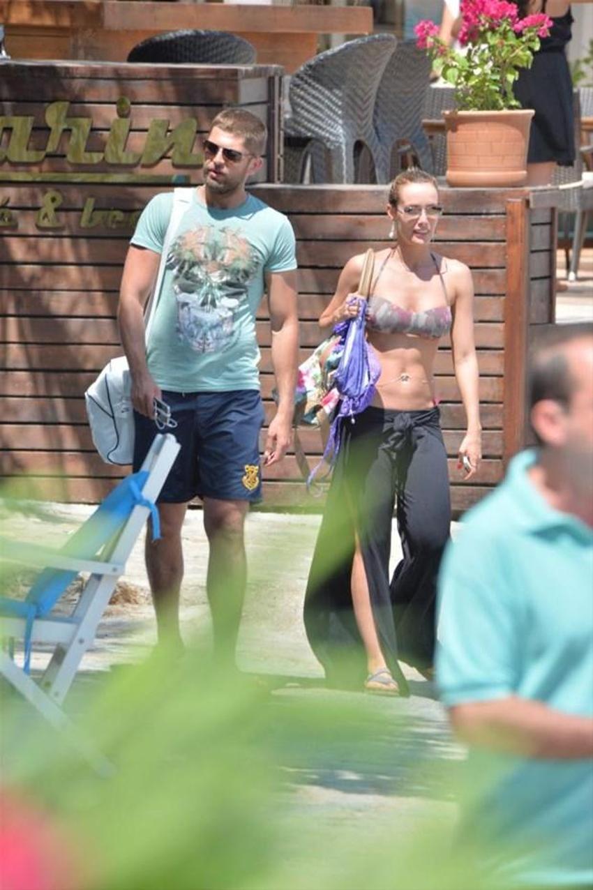 Gamze Acet t.cow6d6WAGt7S.