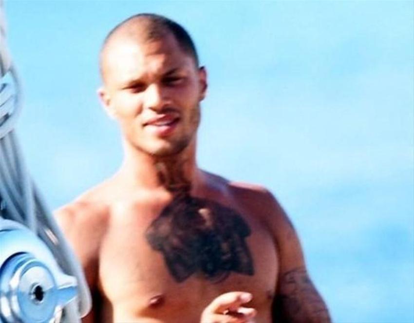 'En yakışıklı mahkum' eşini aldatmaya devam ediyor!