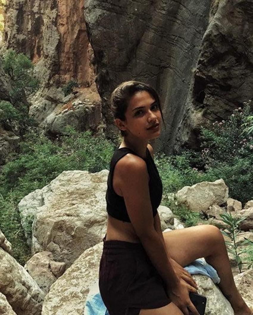 Kırgın Çiçekler'in Eylül'ü sevgilisiyle tatilde!