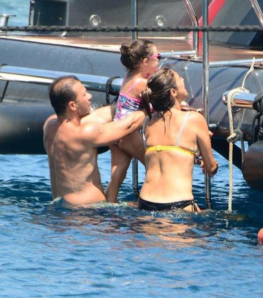 Zuhal Topal bikinili böyle yakalandı!