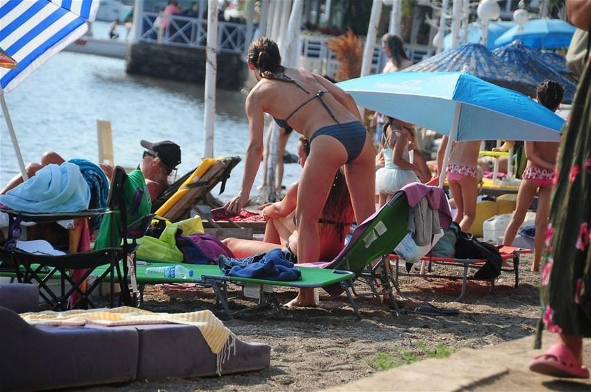 Yıldız Asyalı düzgün fiziğiyle nefes kesti!
