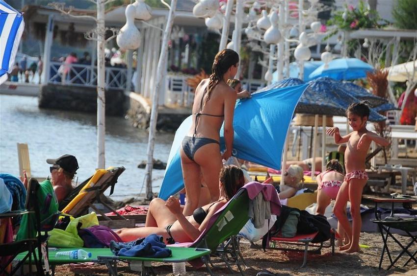 Yıldız Asyalı düzgün fiziğiyle nefes kesti!