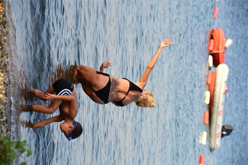 Çağla Şıkel yürek hoplattı!
