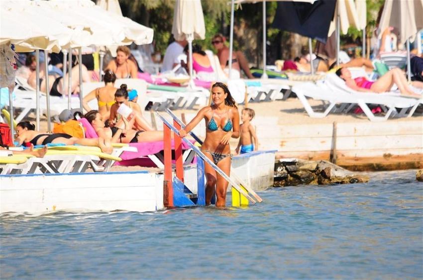 Muhtar denizde!