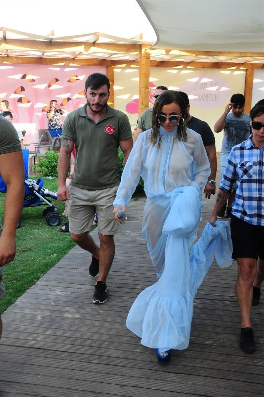 Gülşen'in transparan azizliği