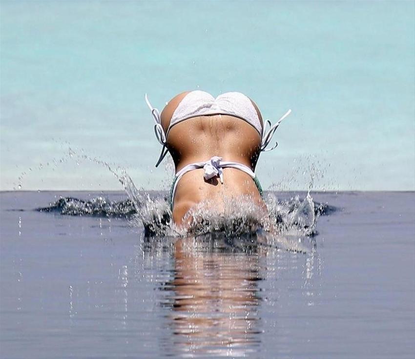 Chloe Goodman bikinisi olay oldu