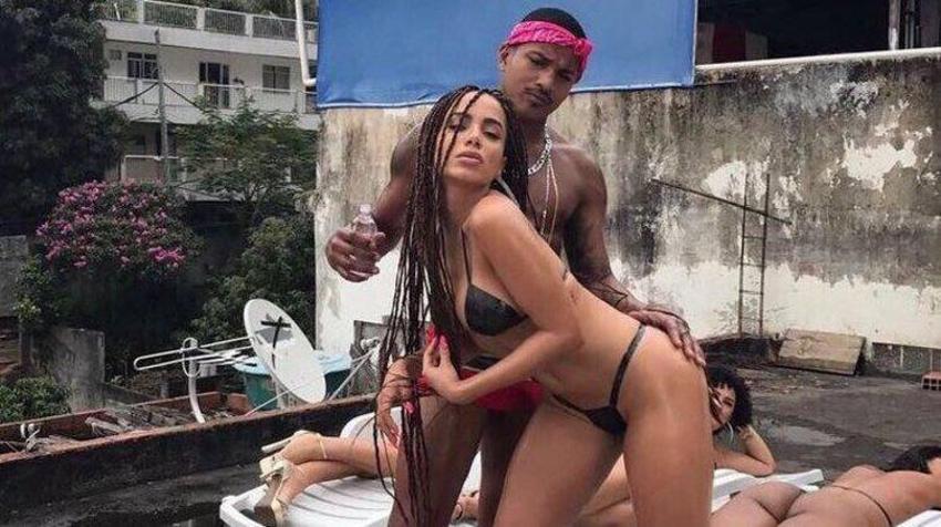 Ünlü şarkıcı Anitta sokak ortasında klip çekti!