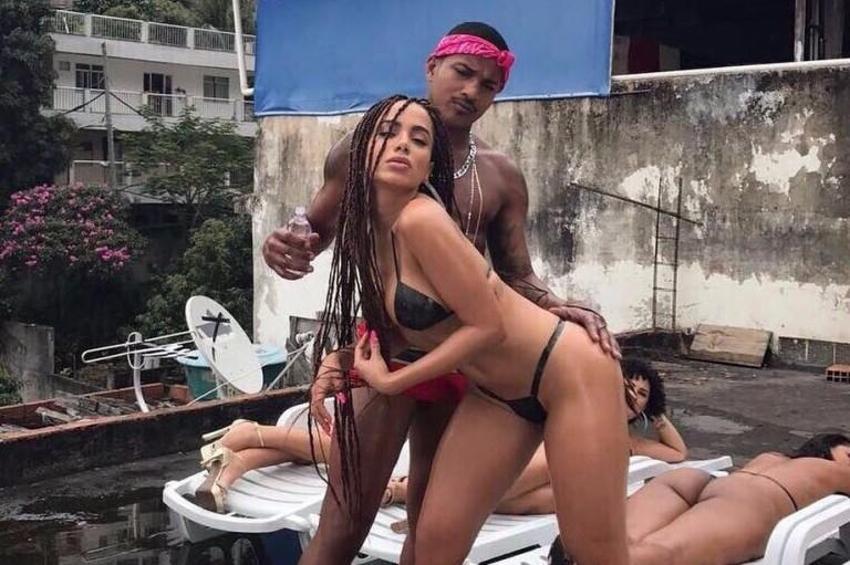 Ünlü şarkıcı Anitta sokak ortasında klip çekti!