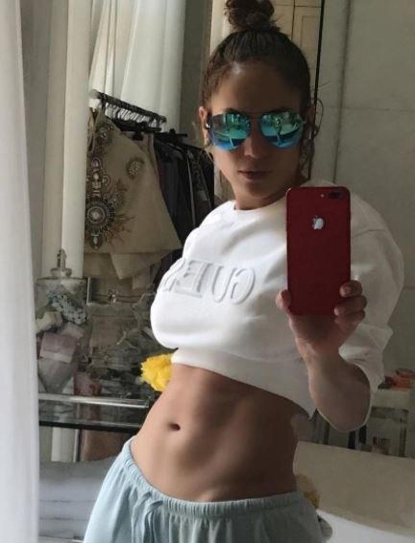 Jennifer Lopez'den seksi pozlar!