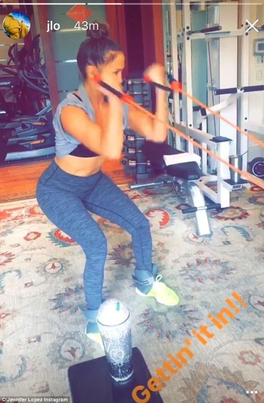 Jennifer Lopez'den seksi pozlar!