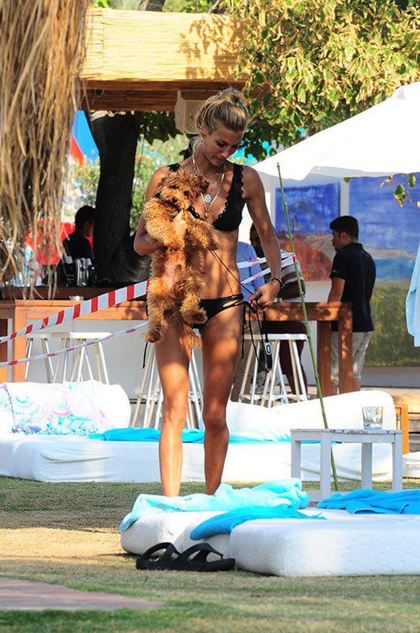 İşte Çağla Şıkel'in tatil arkadaşı!