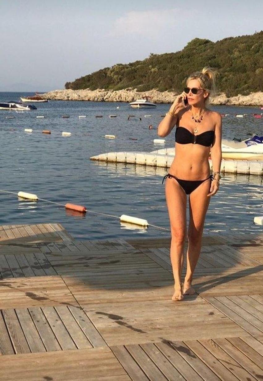 Elif Dürüst plaja damga vurdu!