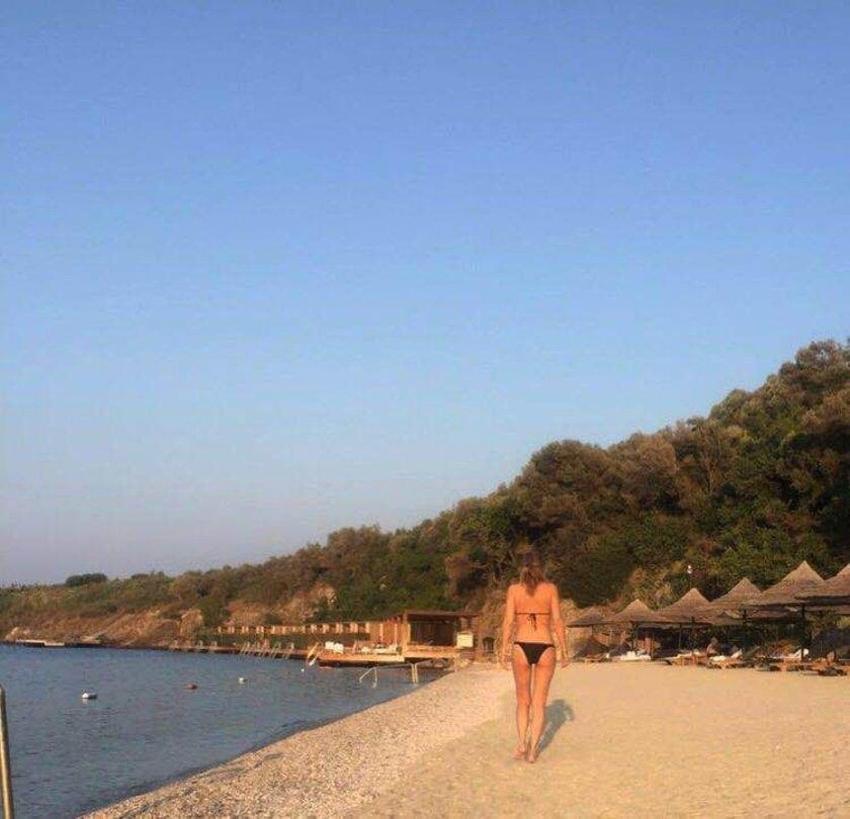Elif Dürüst plaja damga vurdu!