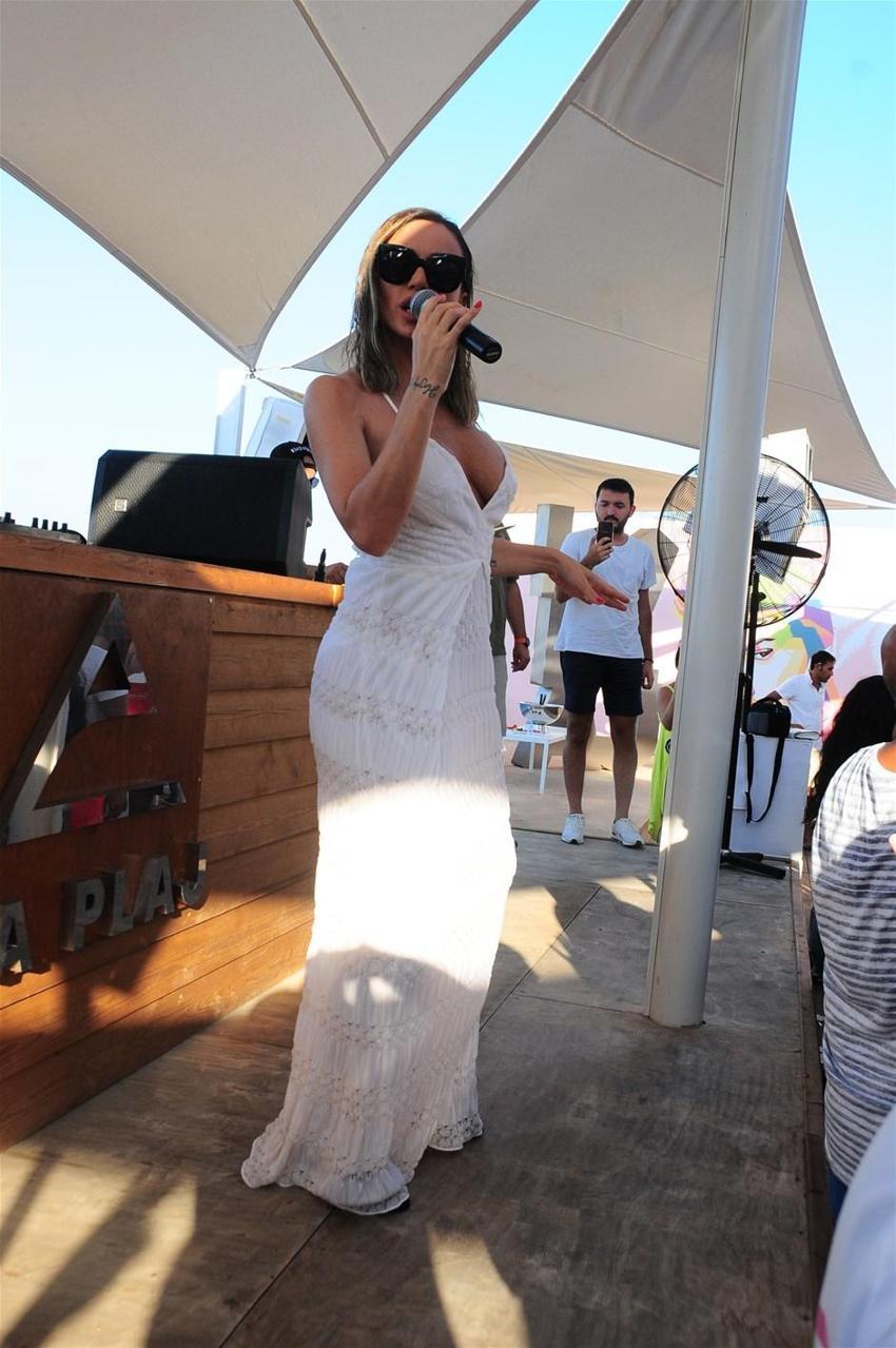 Bodrum'da sahne alan Gülşen nefes kesti!