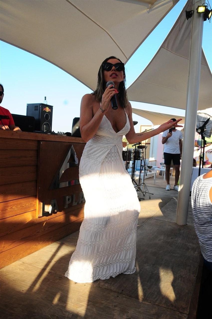 Bodrum'da sahne alan Gülşen nefes kesti!