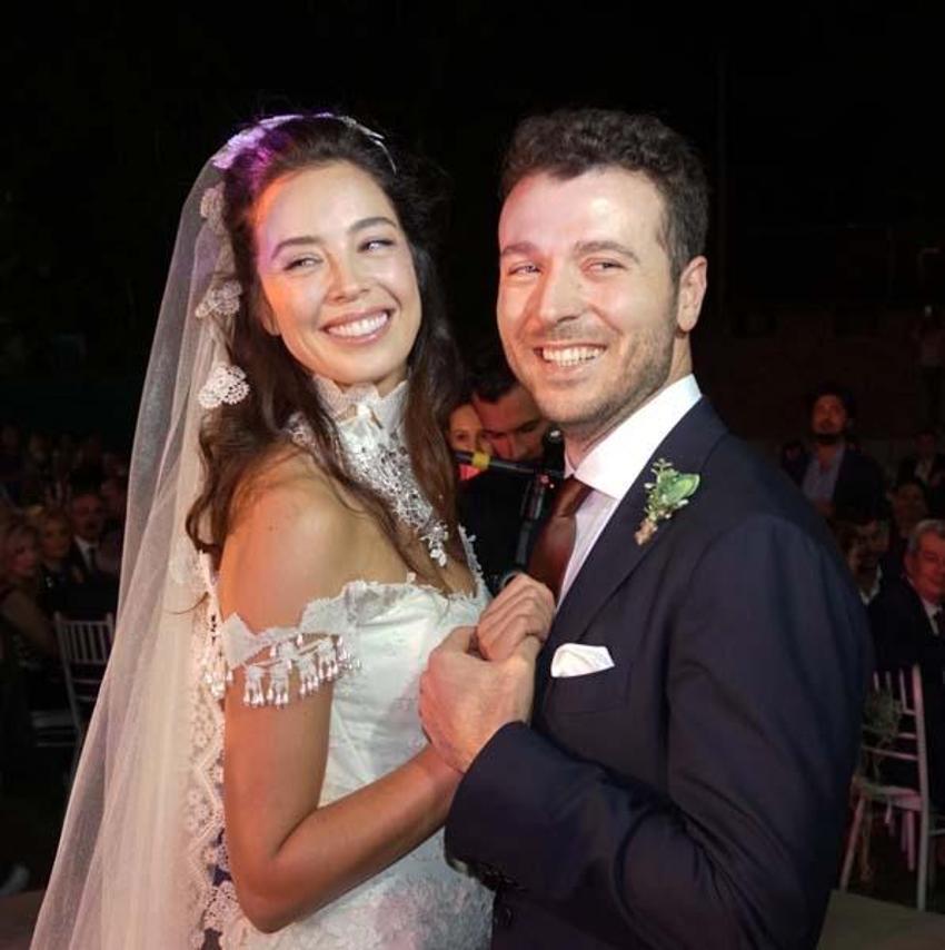 Azra Akın, Trakya usulü düğünle dünyaevine girdi!
