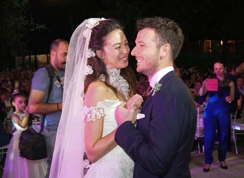 Azra Akın, Trakya usulü düğünle dünyaevine girdi!