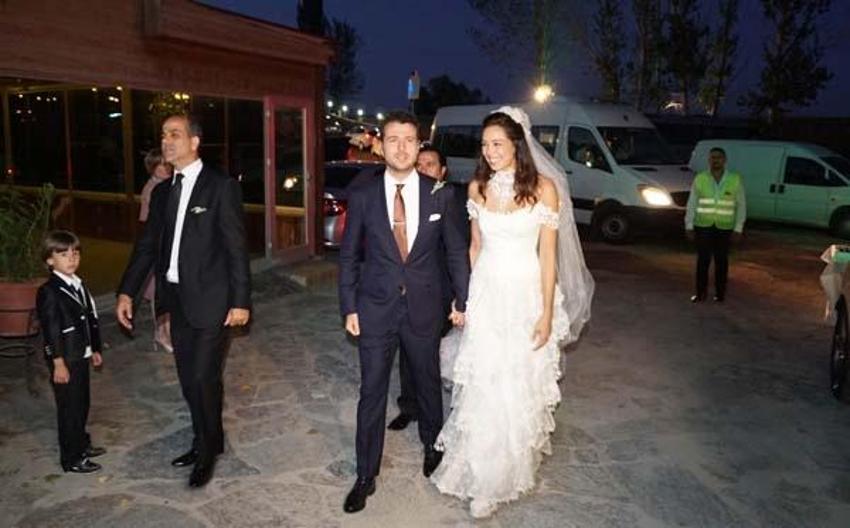 Azra Akın, Trakya usulü düğünle dünyaevine girdi!