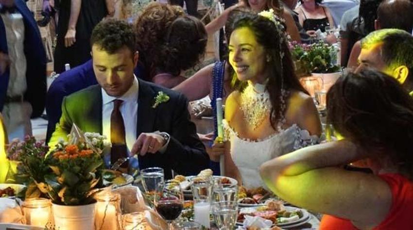 Azra Akın, Trakya usulü düğünle dünyaevine girdi!